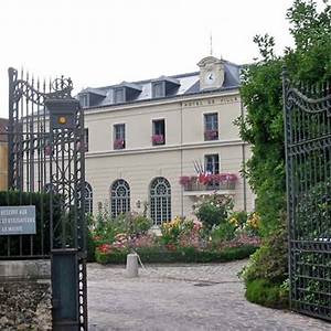 SAINT-AVERTIN